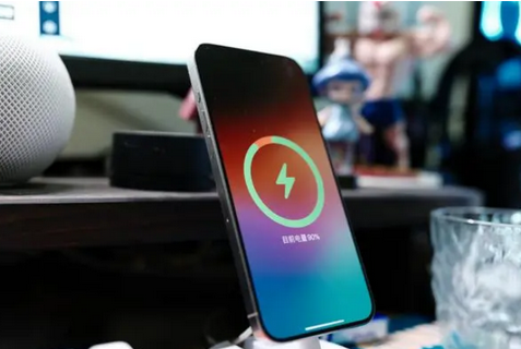 卓尼苹果15换屏服务分享用什么充电器给iPhone15充电更好 